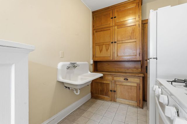 2545 Garfield Avenue 24, Minneapolis, MN 55405