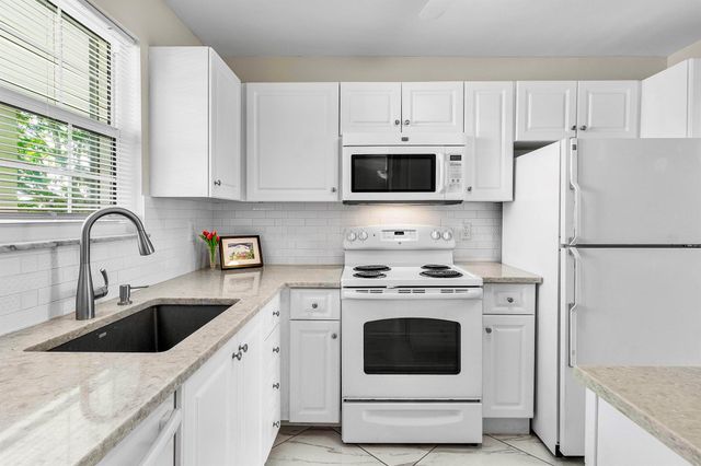 765 Jeffery Street 1-203, Boca Raton, FL 33487