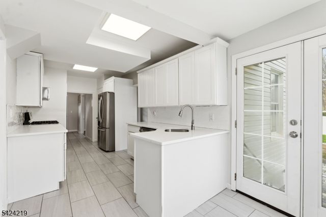 129 Willow Ave, Aberdeen Twp., NJ 07747