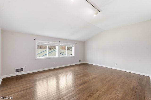 129 Willow Ave, Aberdeen Twp., NJ 07747