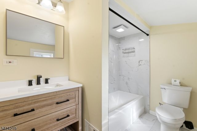 129 Willow Ave, Aberdeen Twp., NJ 07747