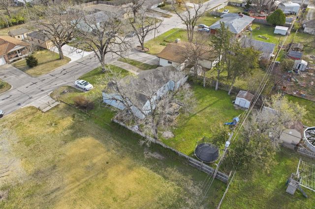 1205 W 34th St S, Wichita, KS 67217