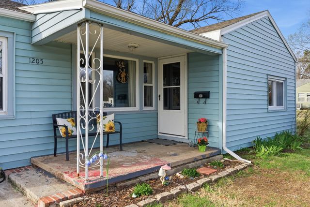 1205 W 34th St S, Wichita, KS 67217