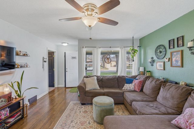 1205 W 34th St S, Wichita, KS 67217