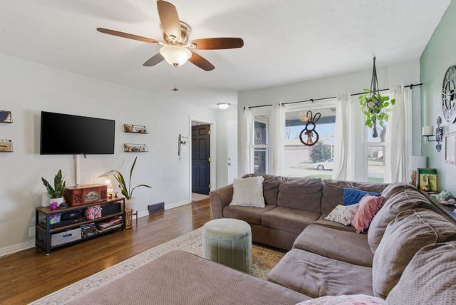 1205 W 34th St S, Wichita, KS 67217