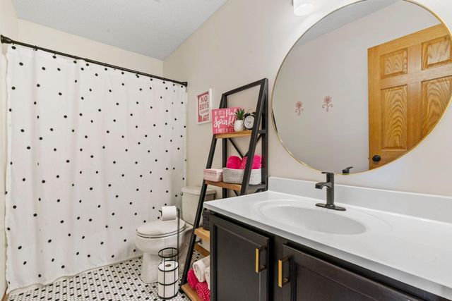 8373 Savanna Oaks Lane, Woodbury, MN 55125