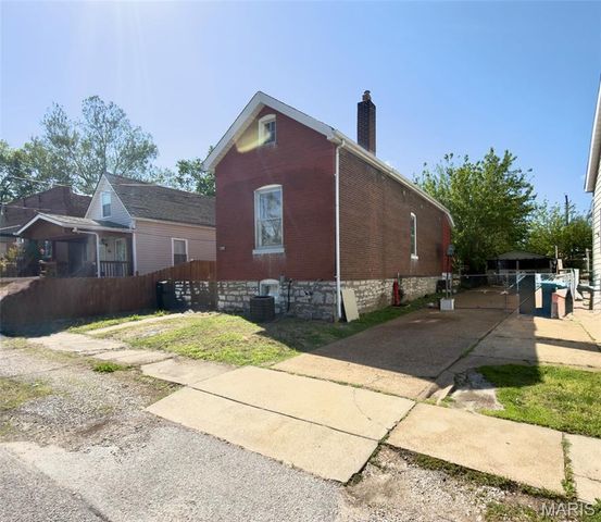 739 Regina Avenue, St Louis, MO 63125