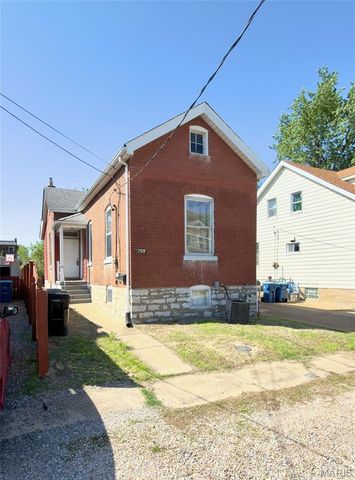 739 Regina Avenue, St Louis, MO 63125