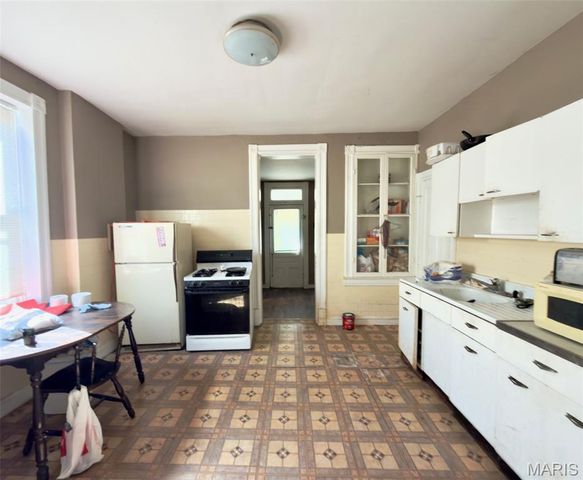 739 Regina Avenue, St Louis, MO 63125