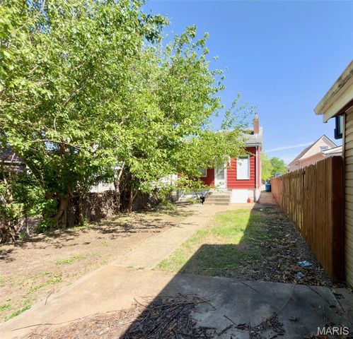 739 Regina Avenue, St Louis, MO 63125