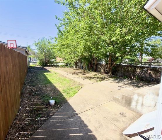 739 Regina Avenue, St Louis, MO 63125