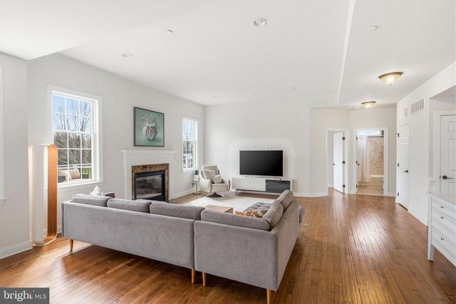 305 GREENBANK LN, Newtown Square, PA 19073