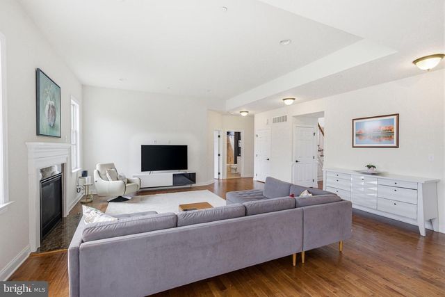305 GREENBANK LN, Newtown Square, PA 19073