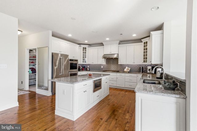 305 GREENBANK LN, Newtown Square, PA 19073