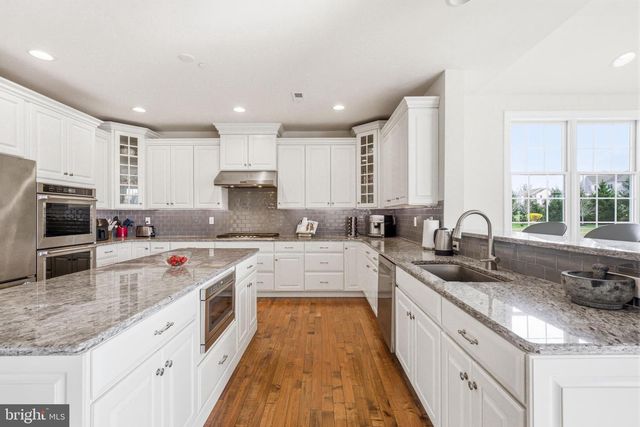 305 GREENBANK LN, Newtown Square, PA 19073