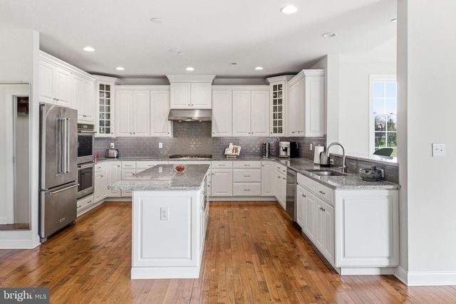 305 GREENBANK LN, Newtown Square, PA 19073