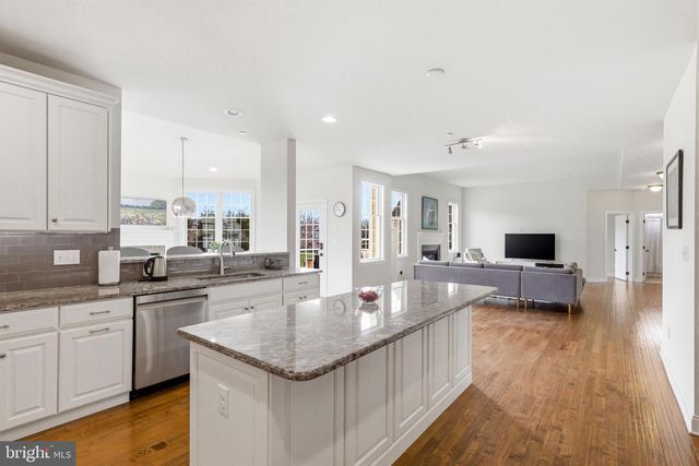 305 GREENBANK LN, Newtown Square, PA 19073