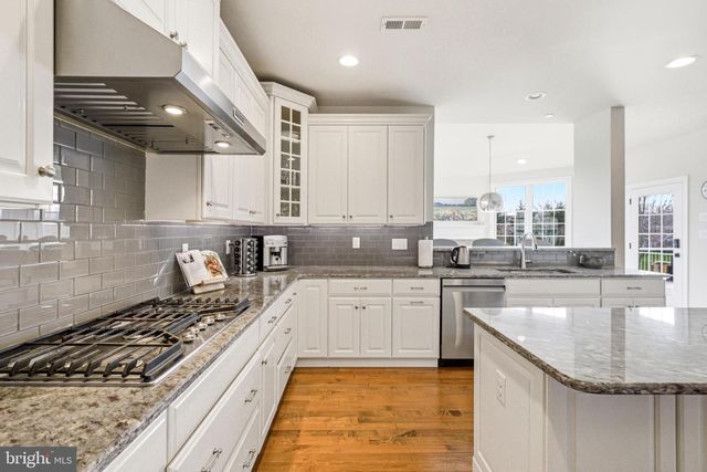 305 GREENBANK LN, Newtown Square, PA 19073