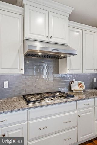 305 GREENBANK LN, Newtown Square, PA 19073