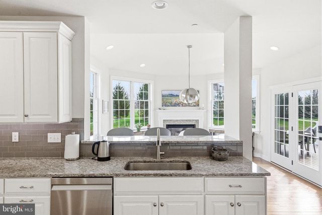 305 GREENBANK LN, Newtown Square, PA 19073