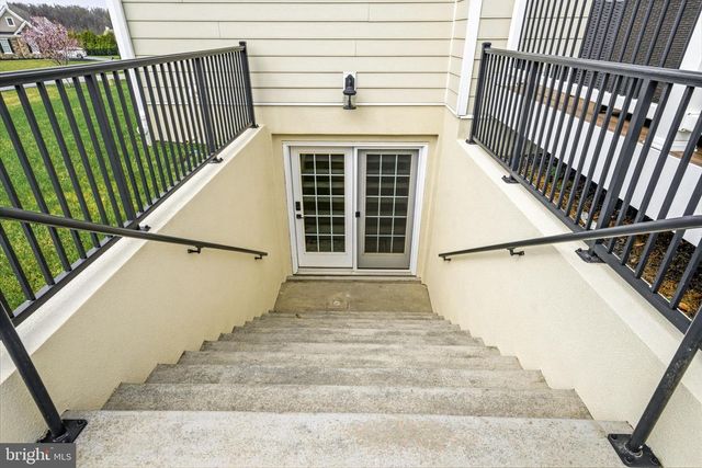 305 GREENBANK LN, Newtown Square, PA 19073