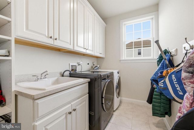 305 GREENBANK LN, Newtown Square, PA 19073
