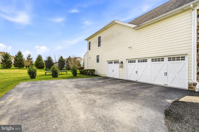 305 GREENBANK LN, Newtown Square, PA 19073