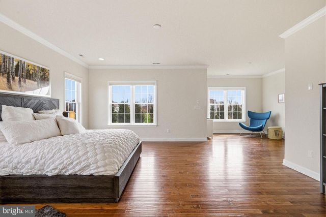 305 GREENBANK LN, Newtown Square, PA 19073