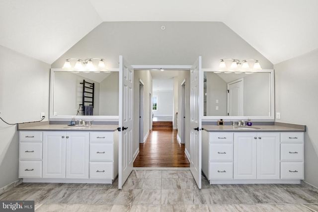 305 GREENBANK LN, Newtown Square, PA 19073