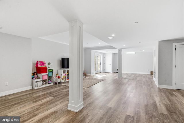 305 GREENBANK LN, Newtown Square, PA 19073