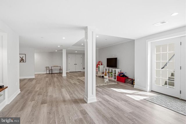 305 GREENBANK LN, Newtown Square, PA 19073