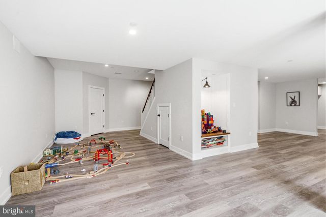 305 GREENBANK LN, Newtown Square, PA 19073