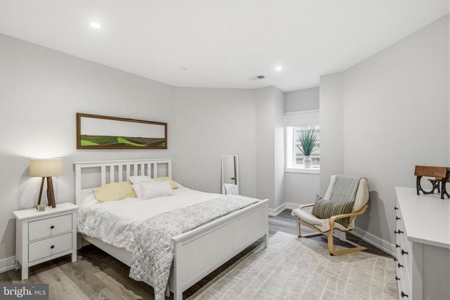 305 GREENBANK LN, Newtown Square, PA 19073
