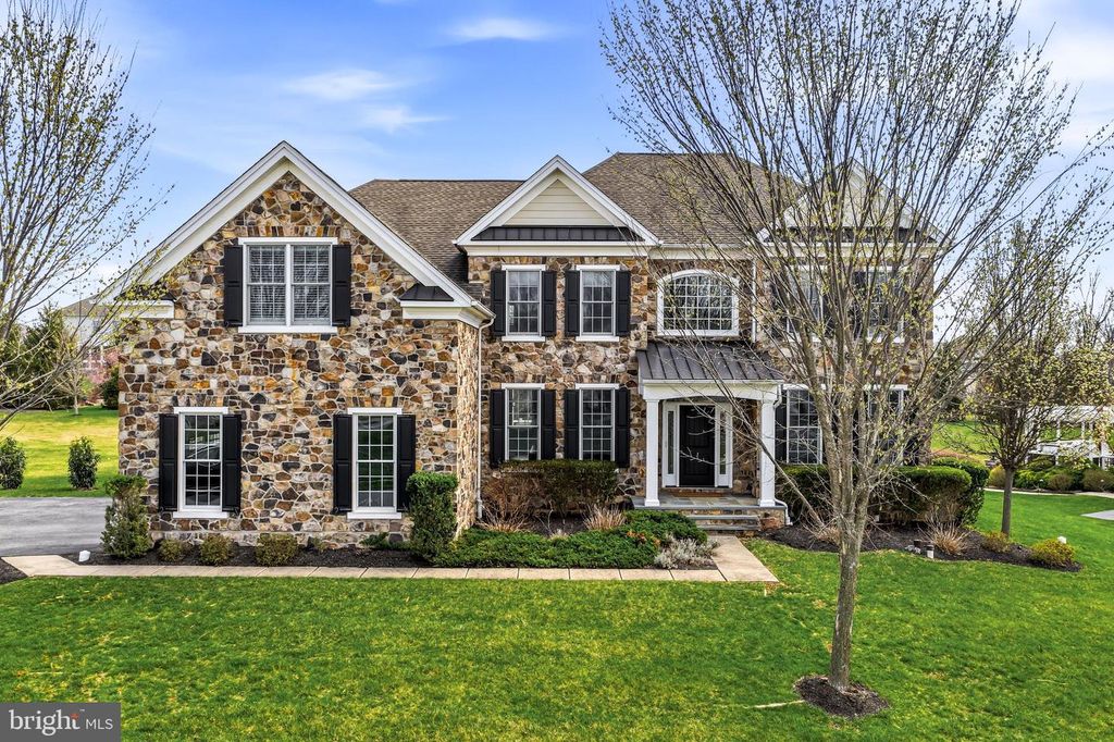 305 GREENBANK LN, Newtown Square, PA 19073