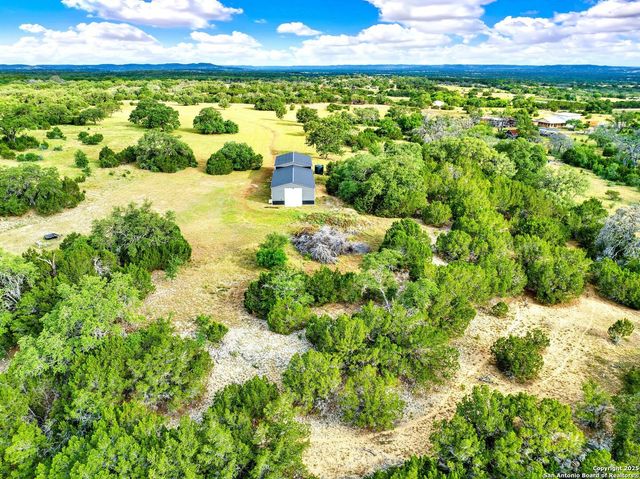 461 Royal Ridge, Bandera, TX 78003
