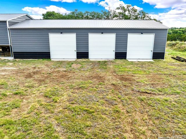 461 Royal Ridge, Bandera, TX 78003