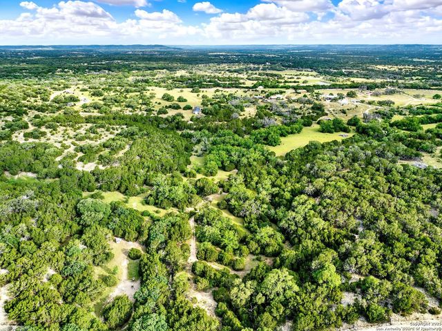 461 Royal Ridge, Bandera, TX 78003