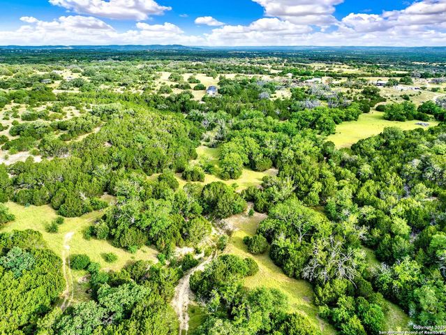 461 Royal Ridge, Bandera, TX 78003