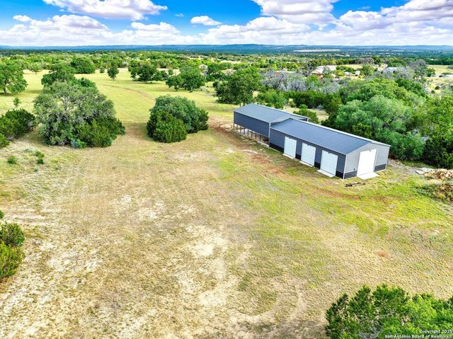 461 Royal Ridge, Bandera, TX 78003