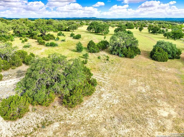 461 Royal Ridge, Bandera, TX 78003