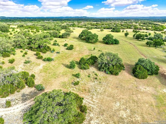 461 Royal Ridge, Bandera, TX 78003