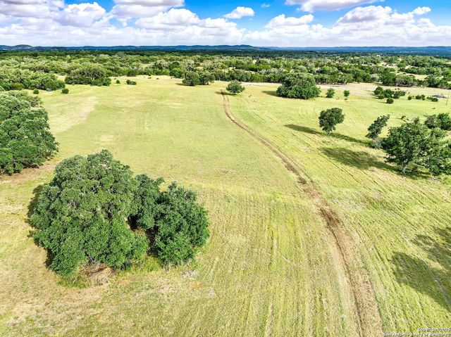 461 Royal Ridge, Bandera, TX 78003