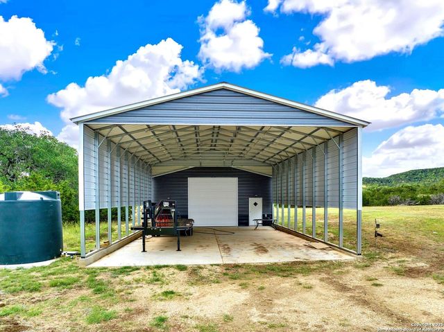 461 Royal Ridge, Bandera, TX 78003