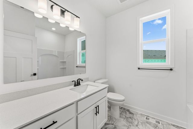 5182 Long Pointe Bay, Woodbury, MN 55129