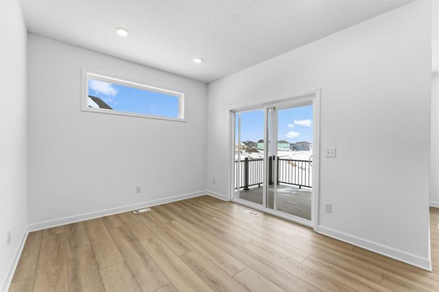5182 Long Pointe Bay, Woodbury, MN 55129
