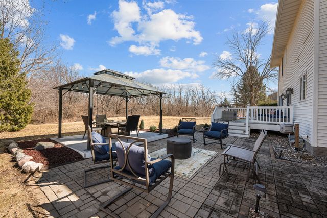 12381 71st Avenue, Blue Grass, IA 52726