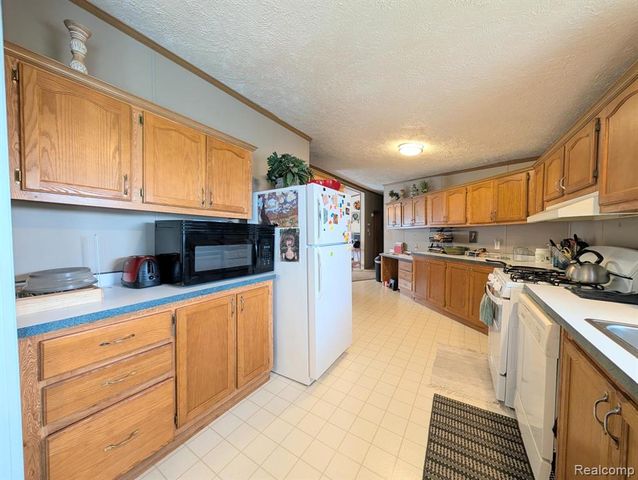 7 Brookfield, Swartz Creek, MI 48473