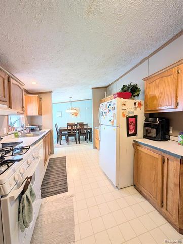 7 Brookfield, Swartz Creek, MI 48473