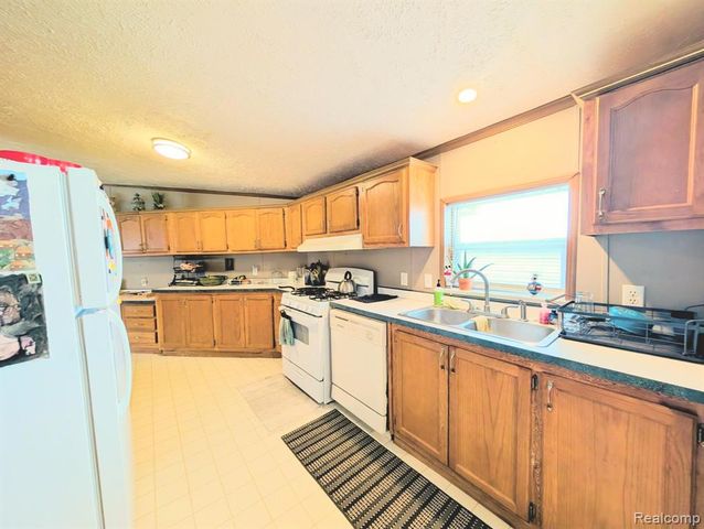 7 Brookfield, Swartz Creek, MI 48473