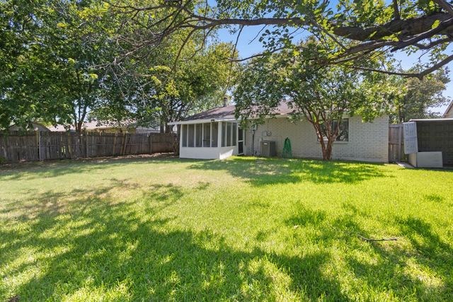 7217 Knight Drive, The Colony, TX 75056